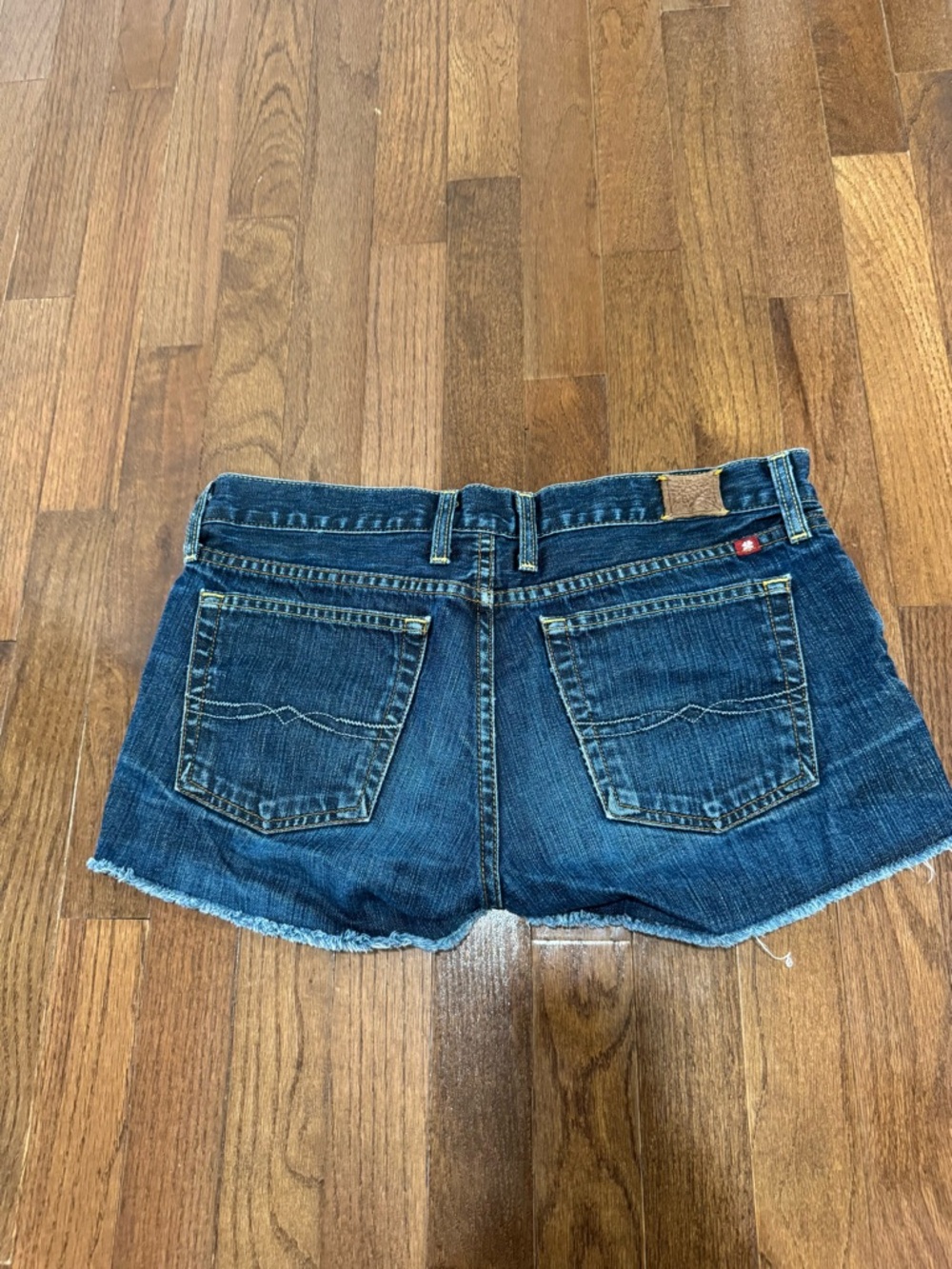 Lucky Brand Women's Mid Wash Blue Denim Cut Off Shorts - Picture 4 of 9